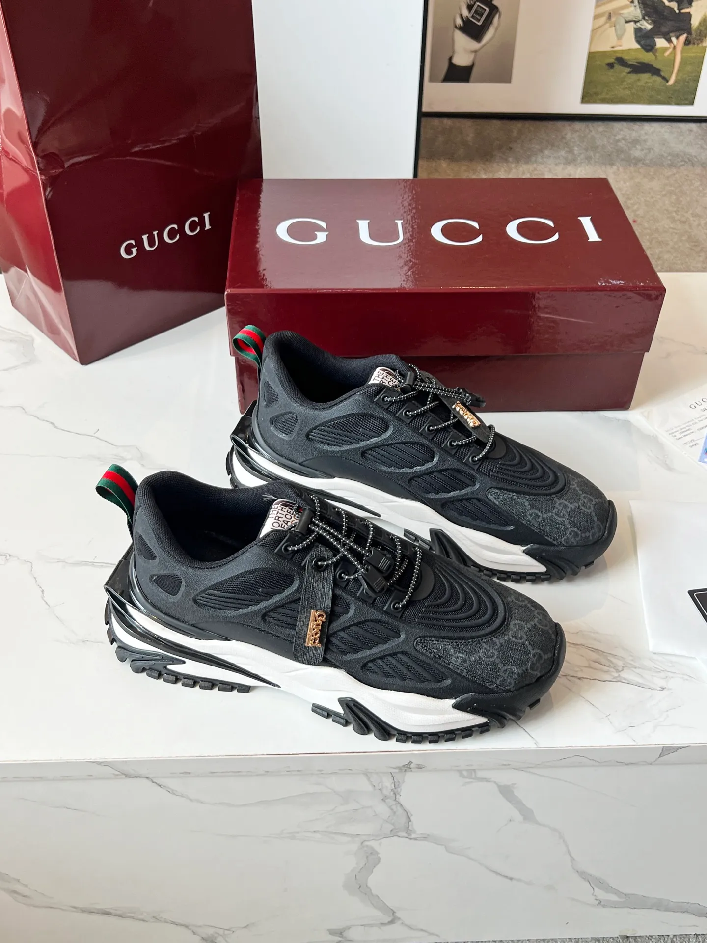Factory direct sales p560🐘🐘women's shoes women's clothing ❤️‍🔥❤️‍🔥❤️‍🔥Gucci series 2.0 sports shoes are made with heavy investment❤️‍🔥❤️‍🔥❤️‍🔥Renewed interpretation of the brand's iconic striped webbing elements😍😍When retro genes collide with futuristic design🎊🎊This new pair of Gucci shoes directly reaches the trend threshold💥 ✔️Caron color contrast + classic stripes, GG reflective piping, visual impact, and comes with high-light filter when out on the street ✔️Multi-layer structure of different materials, mesh breathability, leather shaping, outsole EVA foam and TPU combination😍😍😍Fashion and practicality online ✔️Details of double G midsole + iconic double G lock shoelaces, retro DNA is crazy and restless, and every step is based on the trendy aesthetic❤️❤️❤️❤️ Matching code: male 39-44